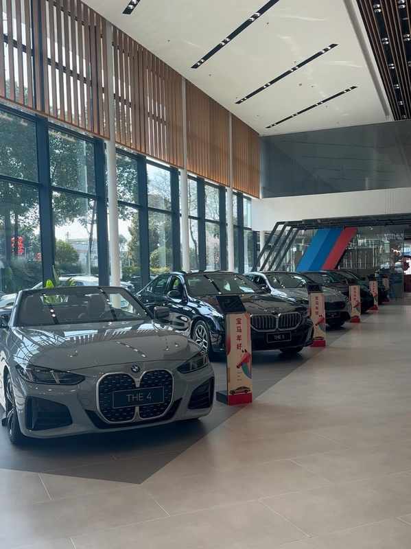  豪华车价格风波再起；网友热议线下差异，实探三品牌促销实况。 汽车科技