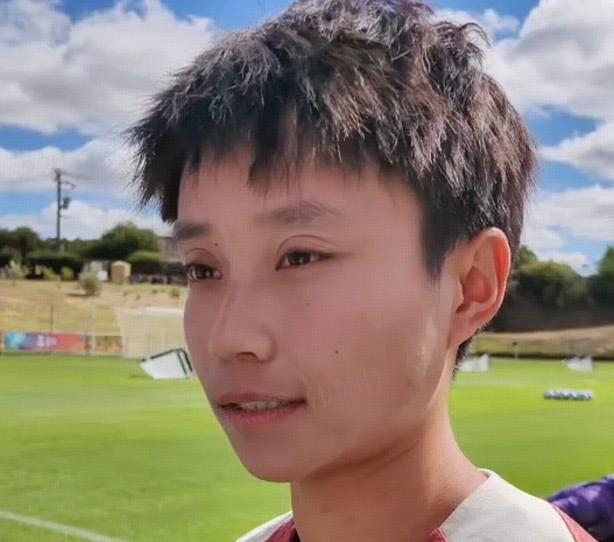 张琳艳谈胜利起点,球队专注下一战;珀斯球场再现,霜姐指导助力成长 体育新闻 张琳艳谈胜利起点,球队专注下一战;珀斯球场再现,霜姐指导助力成长 体育新闻