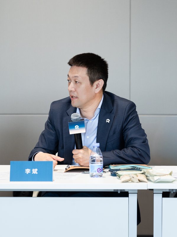  蔚来实现季度盈利，李斌获长期激励；未来路径强调稳健前行。 汽车科技