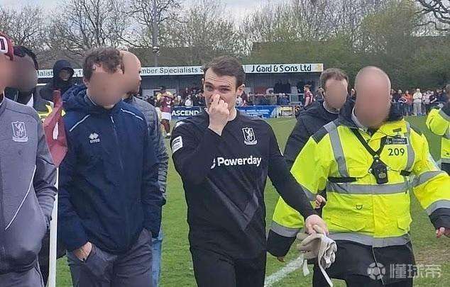  【深度技术复盘】门将“隐身攻击”：为何裁判系统在这类事件中集体失灵？ 体育新闻