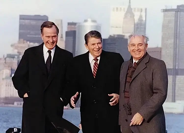  【深度还原】贴身护卫梅德韦杰夫亲述：勃列日涅夫最后七十二小时 新闻