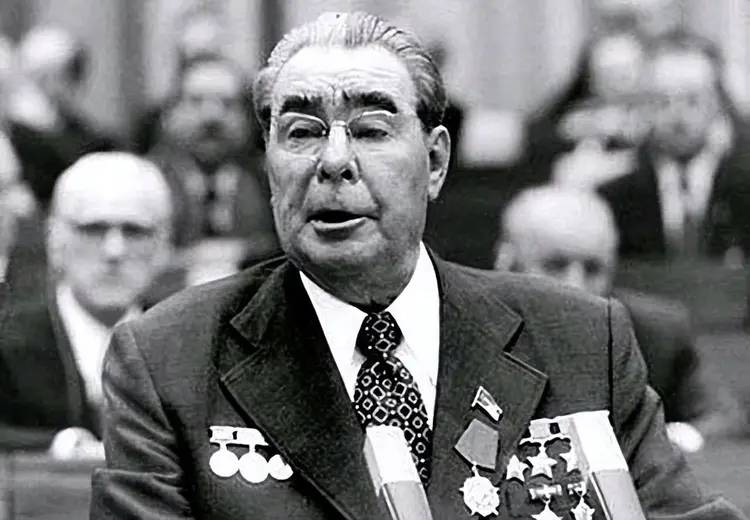  【深度还原】贴身护卫梅德韦杰夫亲述：勃列日涅夫最后七十二小时 新闻