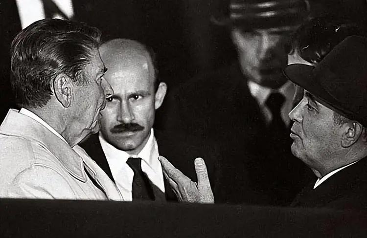  【深度还原】贴身护卫梅德韦杰夫亲述：勃列日涅夫最后七十二小时 新闻