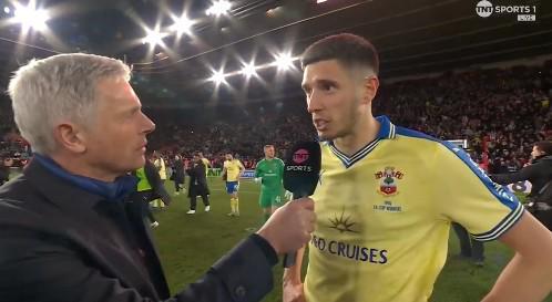 战术解码：斯图尔特破门背后的跑位哲学与反击精髓 体育新闻