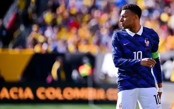  队长袖标背后的职业边界：姆巴佩事件的多维度剖析 体育新闻