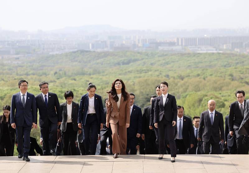  镜头背后的历史坐标：一位摄影记者的跨海瞬间定格手记 新闻